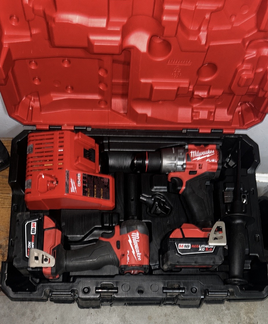 Milwaukee Drill/Driver set