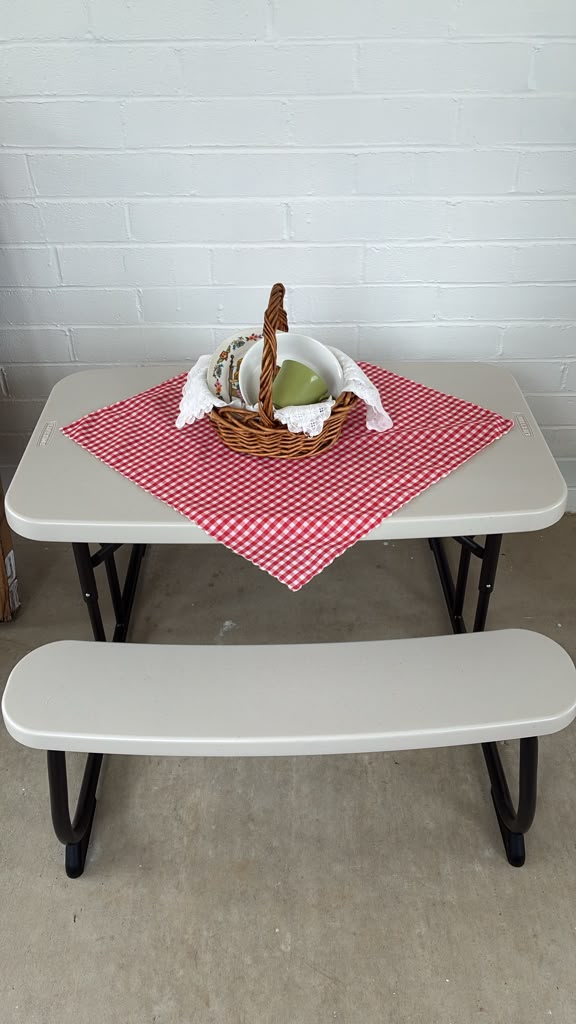 Lifetime kids picnic table with picnic basket and tableware 🧺