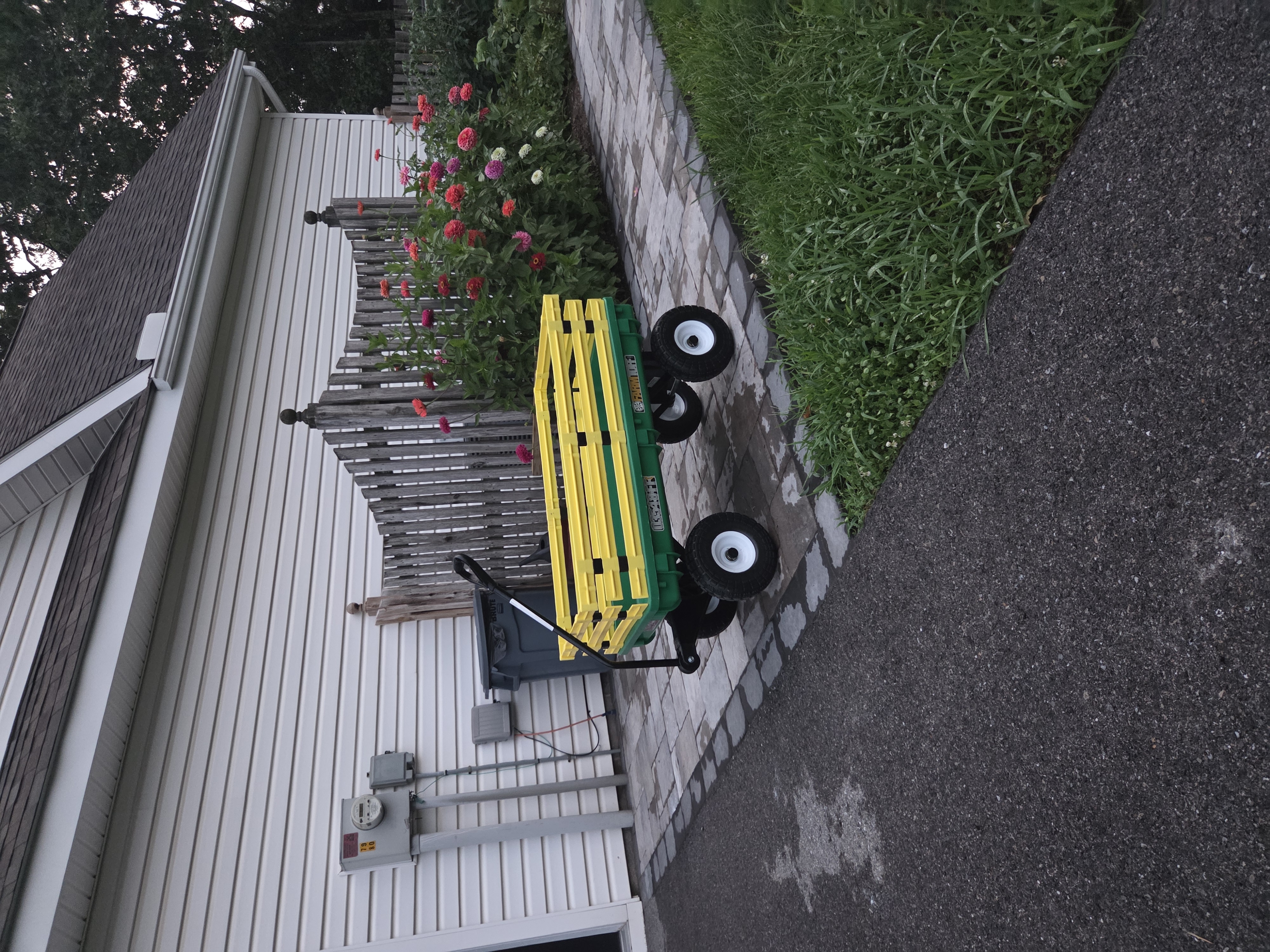 Poly Wagon With Flat Free Tires
